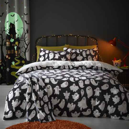 Spooky Ghosts Halloween Duvet Cover Set in Grey