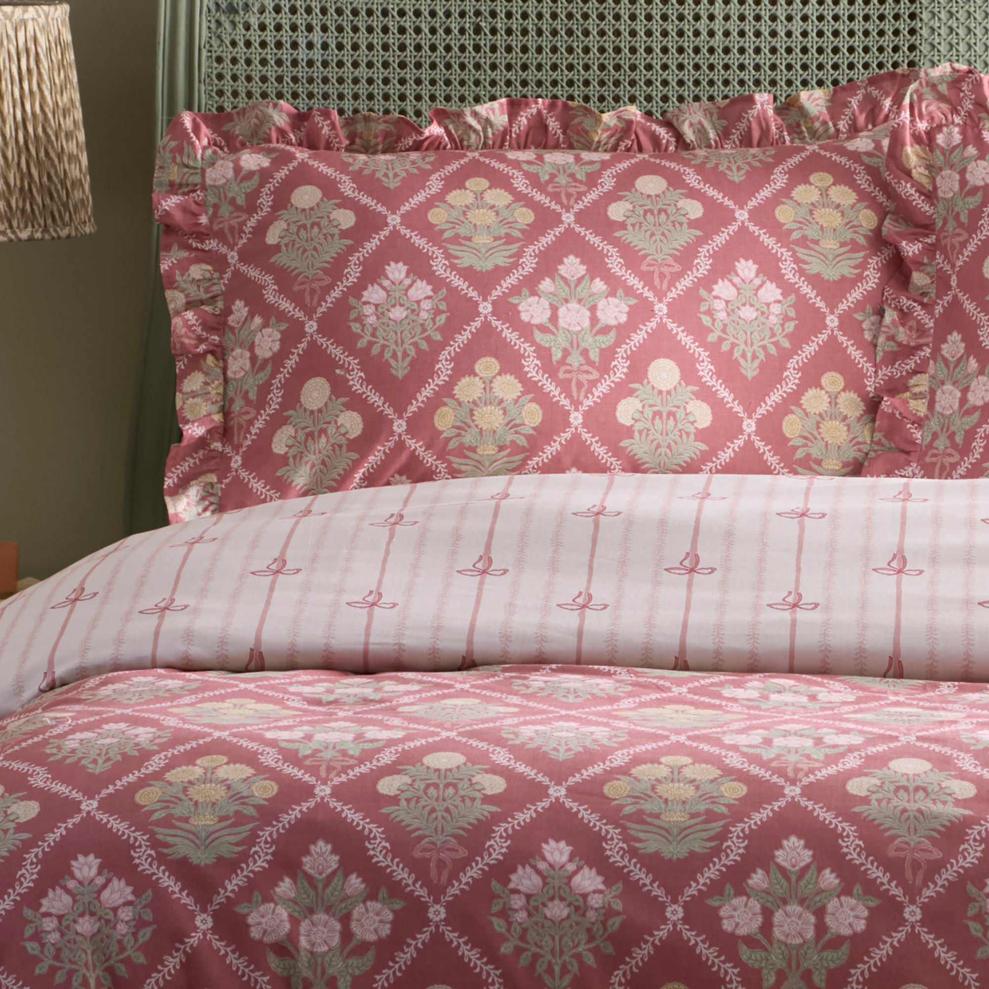 Aurelia Duvet Cover Set in Pink