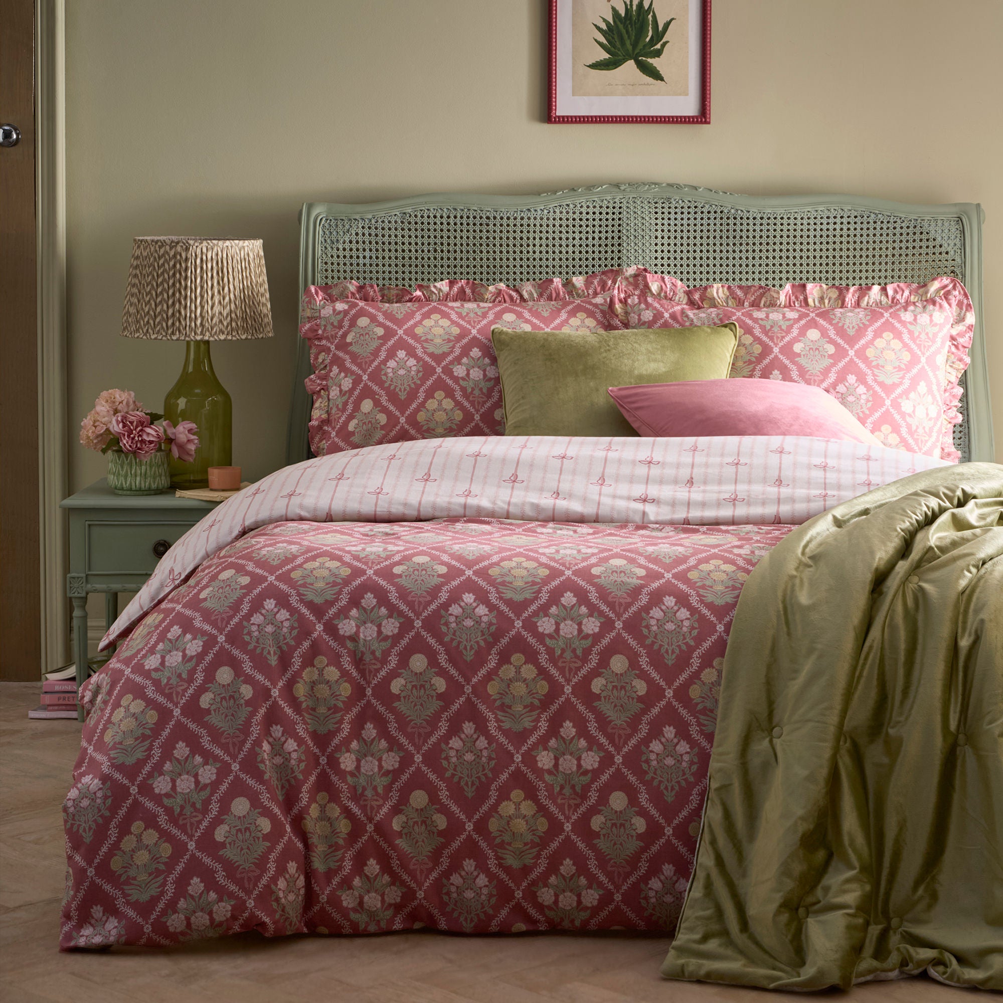 Aurelia Duvet Cover Set in Pink