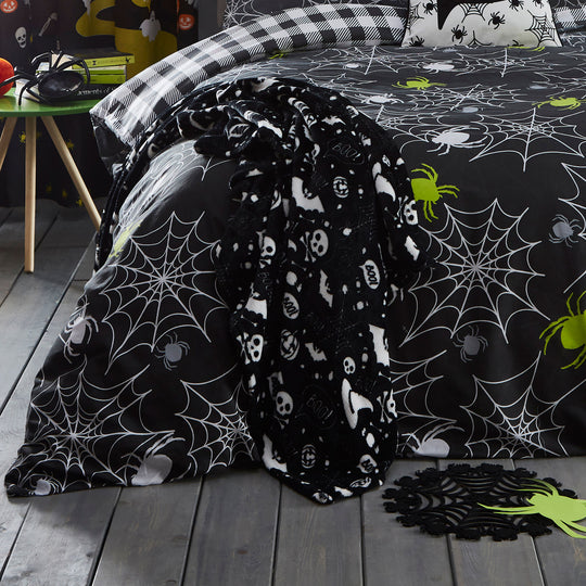 Boo Halloween Throw in Black 120 x 150cm