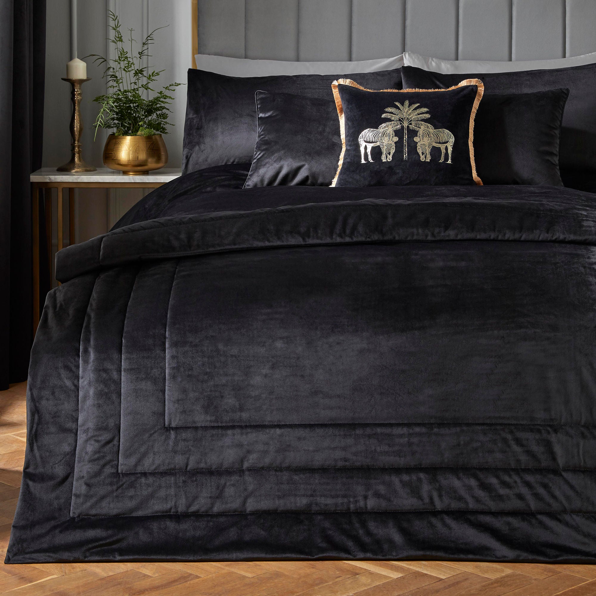Chic Bedspread by Laurence Llewelyn-Bowen in Black 220 x 150cm - Bedspread - Laurence Llewelyn-Bowen