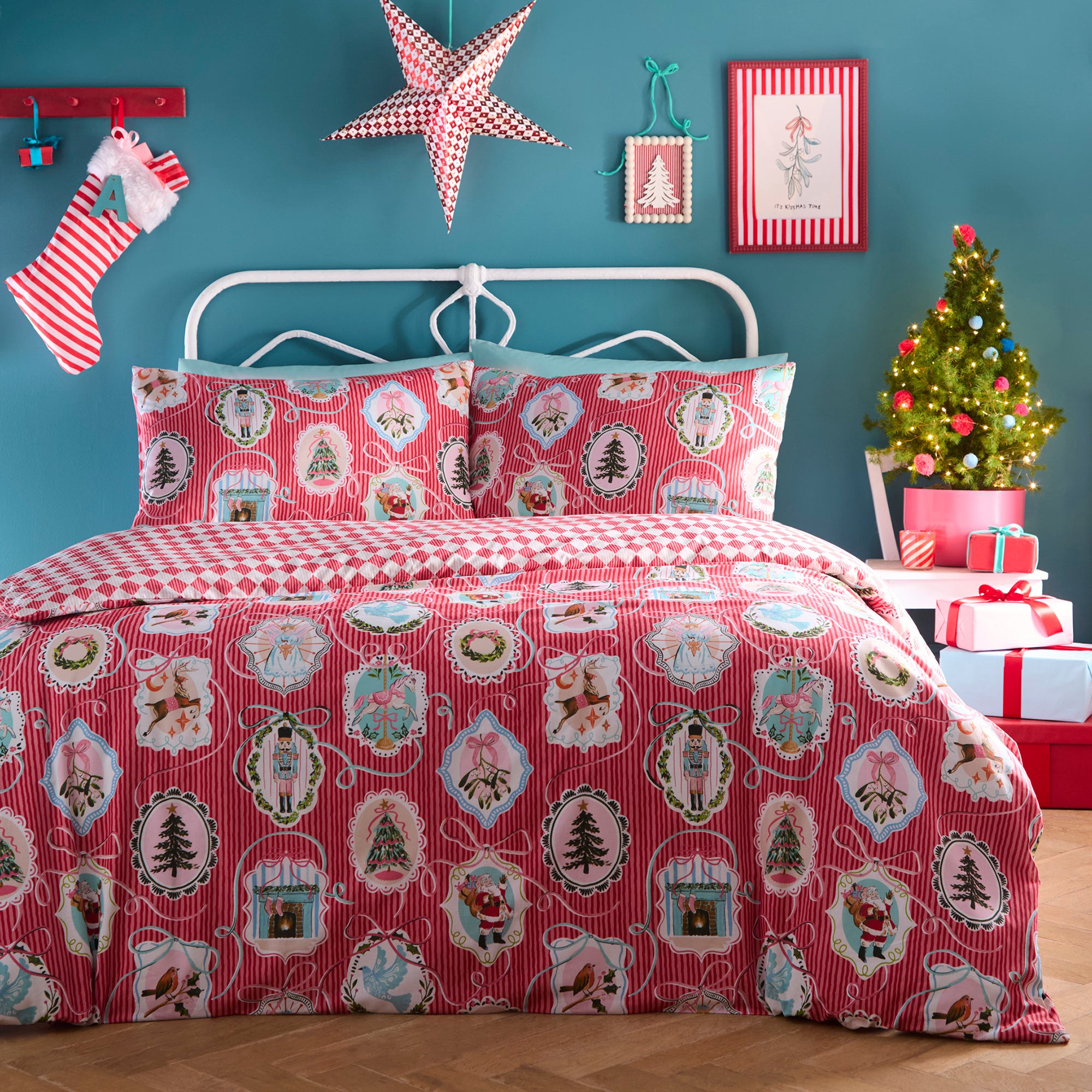 Christmas Vintage Frames Duvet Cover Set in Red - Duvet Cover Set - Fusion
