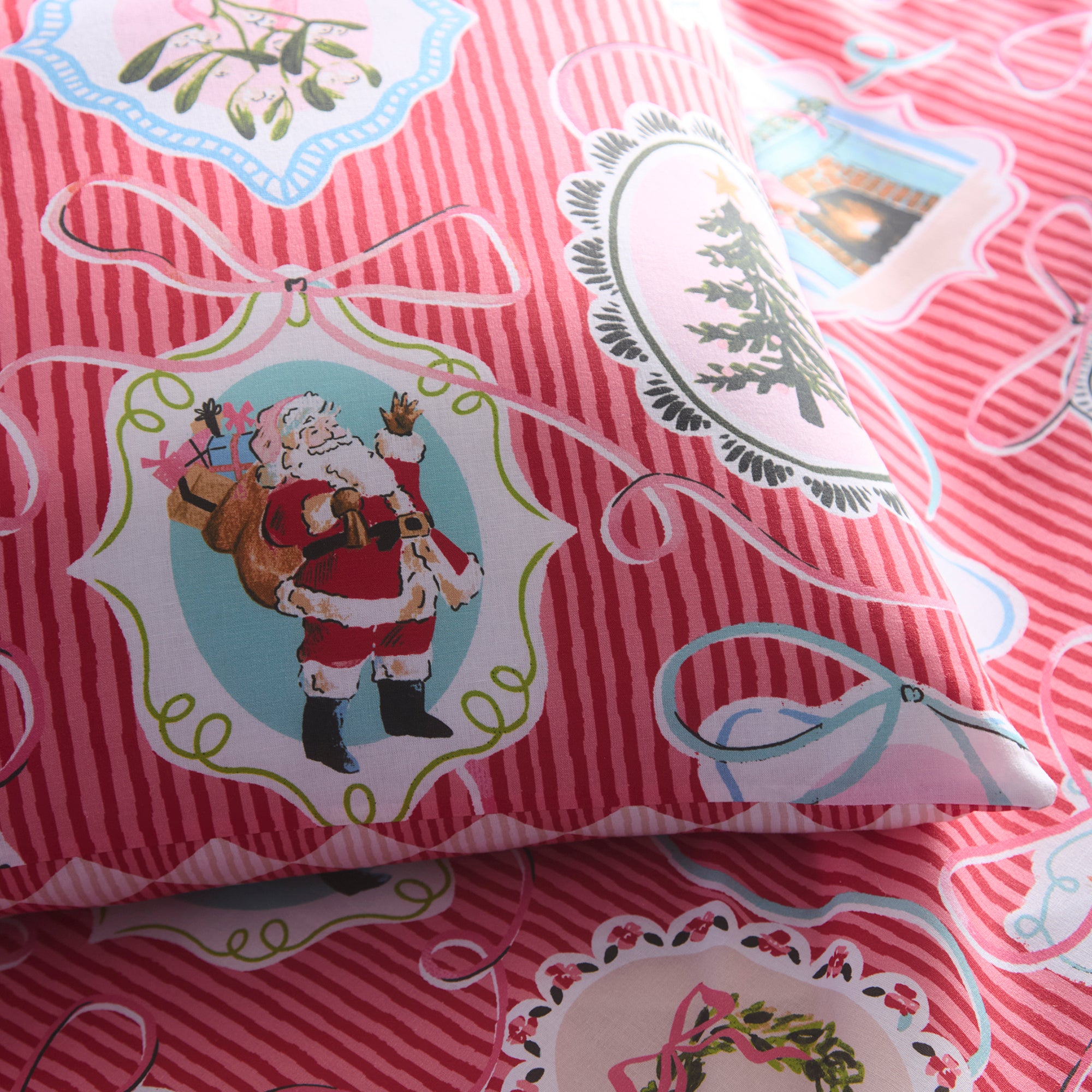 Christmas Vintage Frames Duvet Cover Set in Red - Duvet Cover Set - Fusion