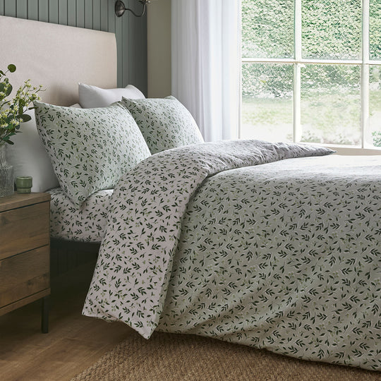 Falling Leaf Duvet Cover Set in Green