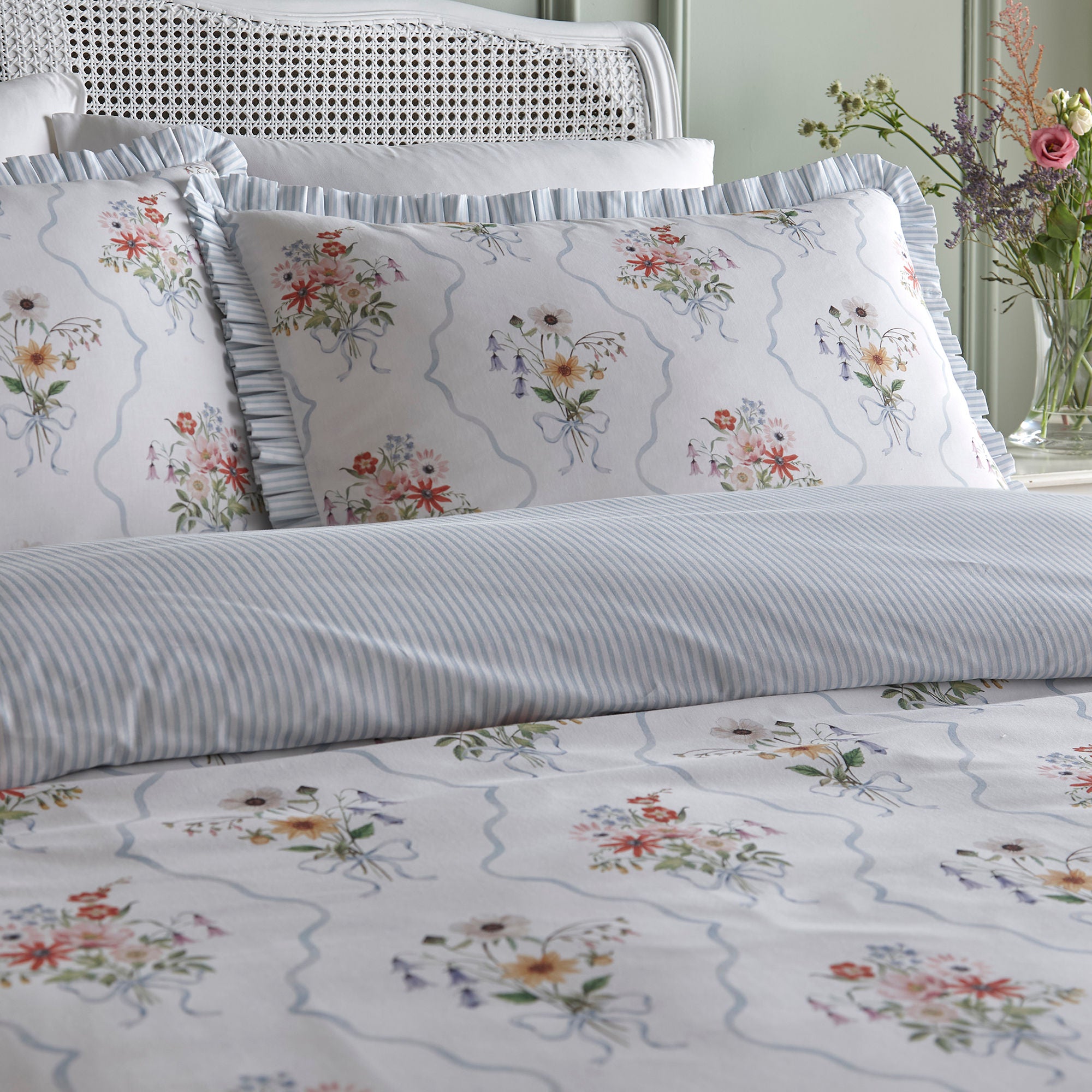Floral Bouquet Duvet Cover Set in Multi - Duvet Cover Set - Appletree