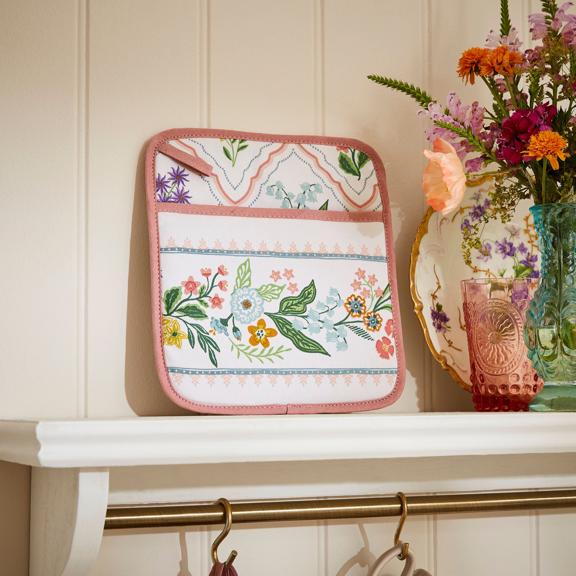 Petals & Prose Pot Mitt in Pink - Pot Mitt - Ulster Weavers