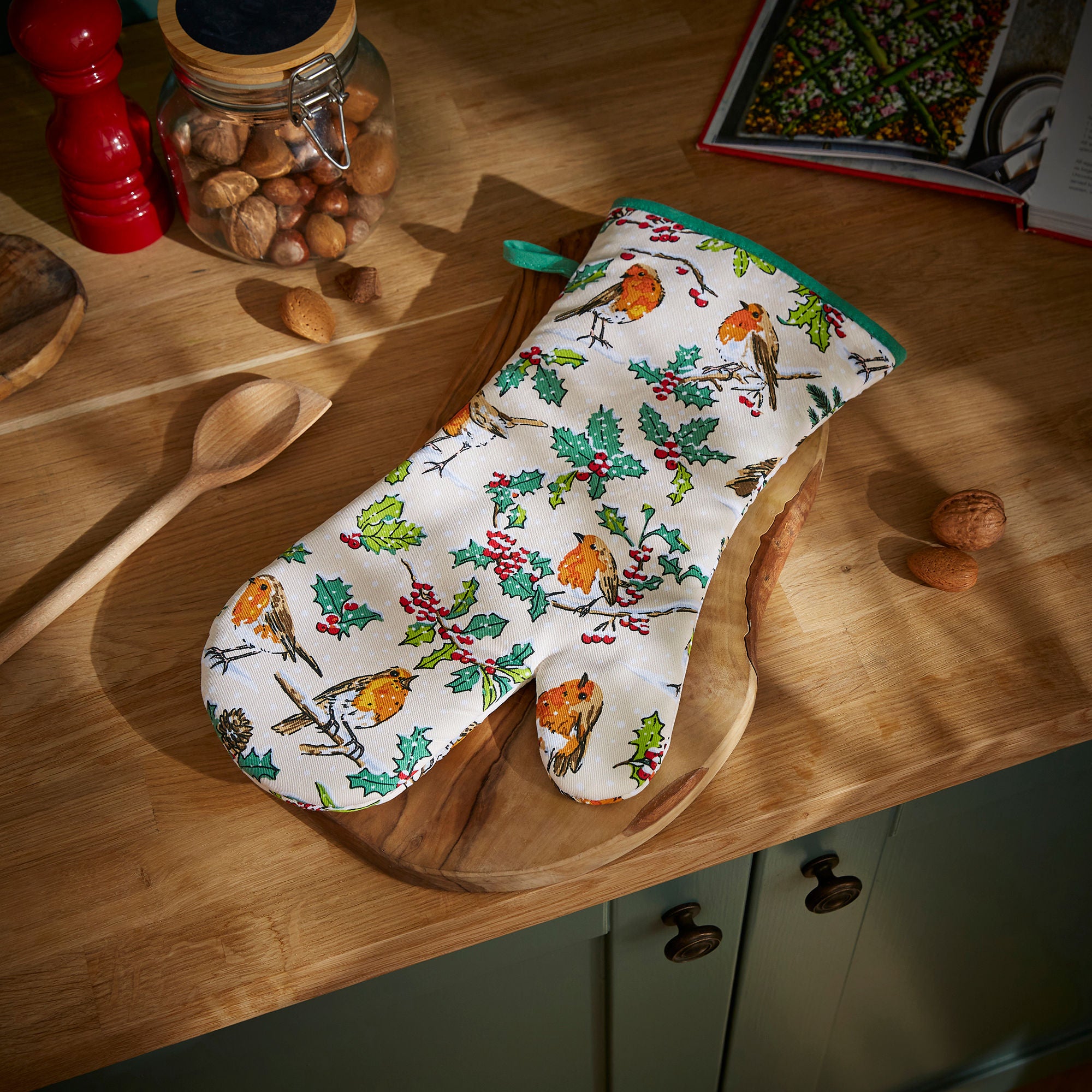 Christmas Robins Gauntlet Oven Glove in Green - Gauntlet Oven Glove - Ulster Weavers