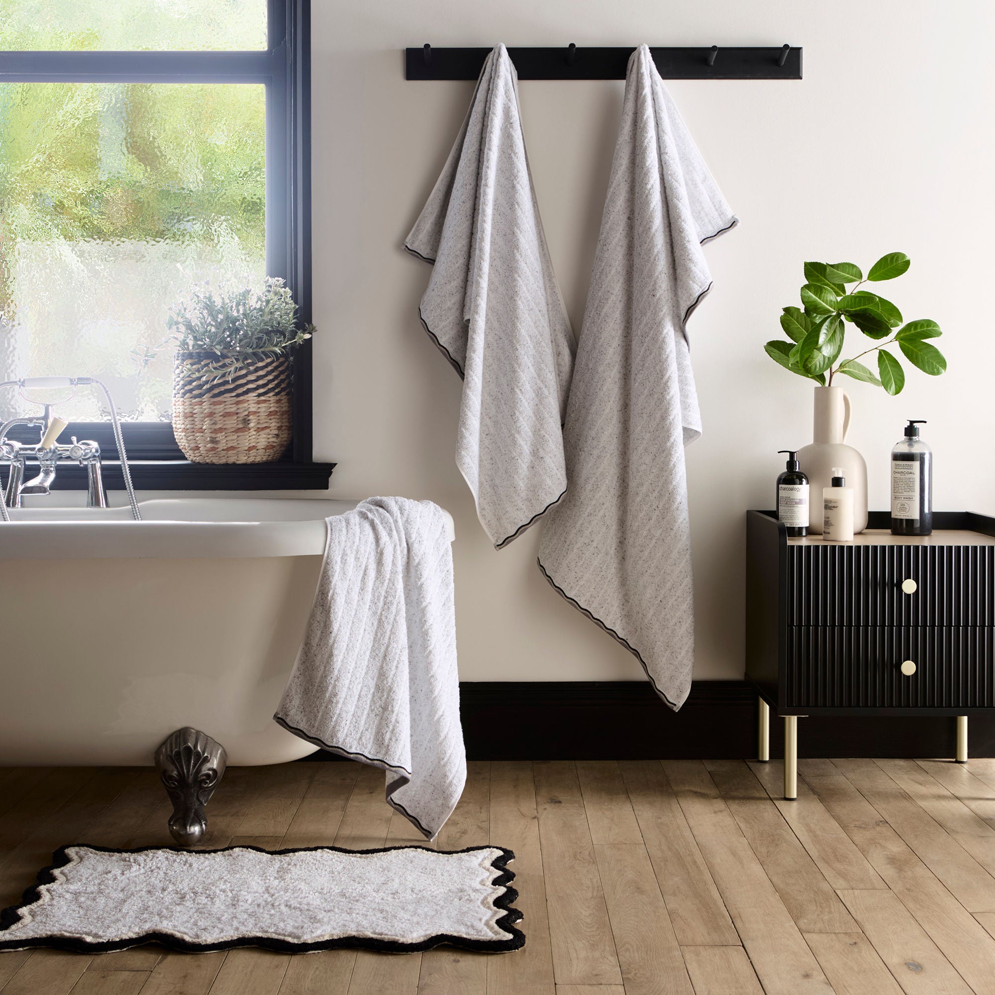 Scallop Bath Mat in Monochrome 50 x 80cm - Bath Mat - Fusion