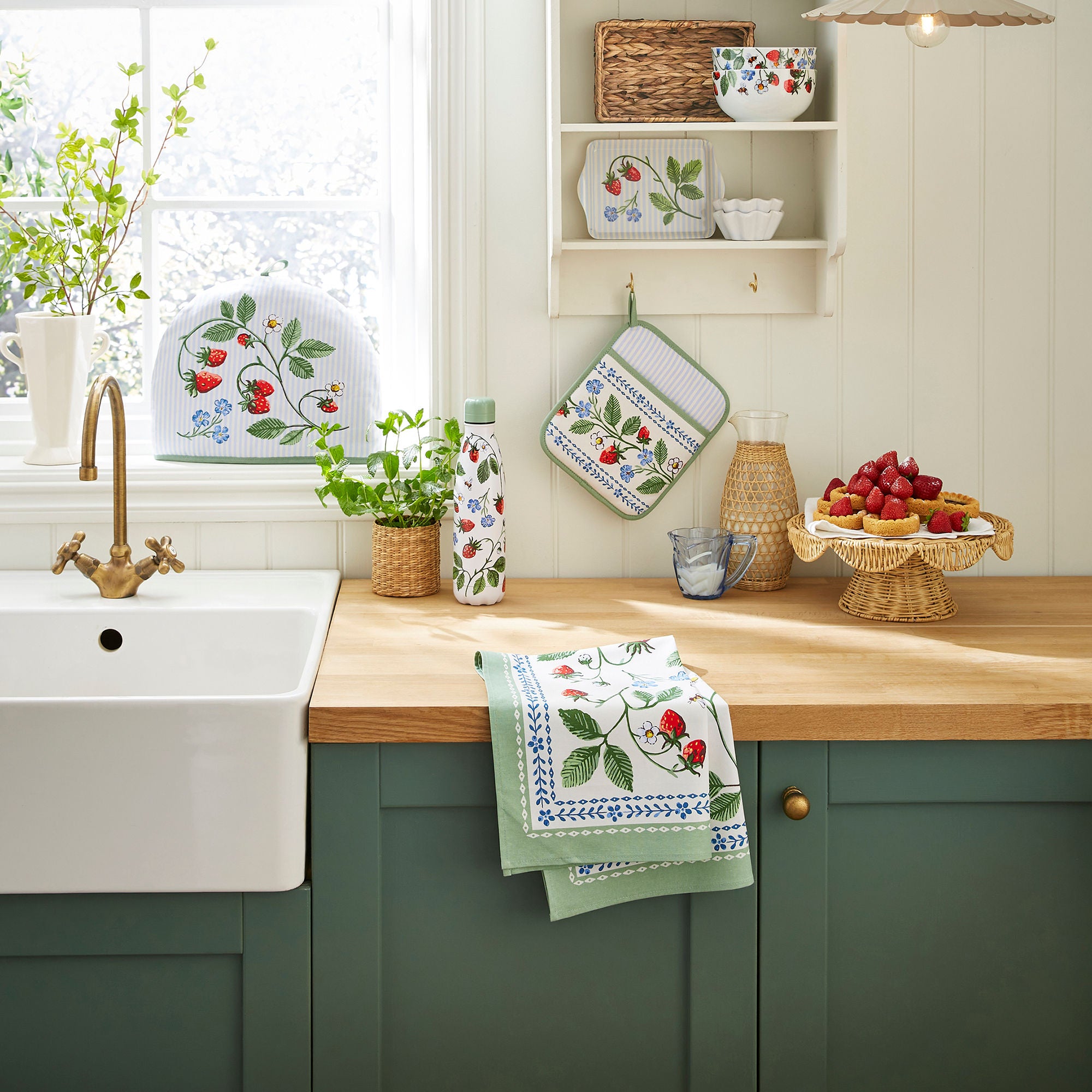 Strawberry Patch Scatter Tray in Green - Tray - Ulster Weavers