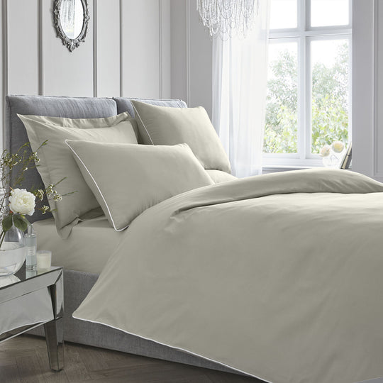 200 Thread Count Plain Dye Duvet Cover Set in Silver with White Piping