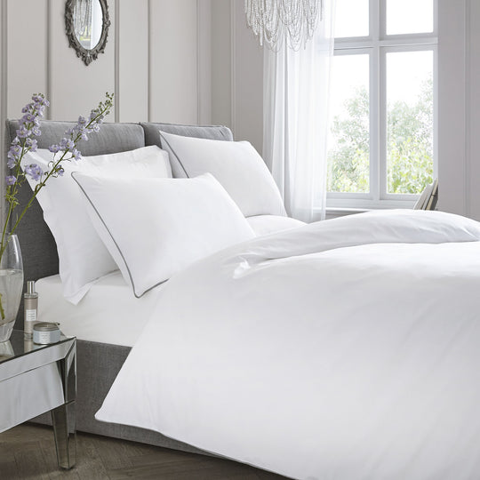 200 Thread Count Plain Dye Duvet Cover Set in White with Silver Piping