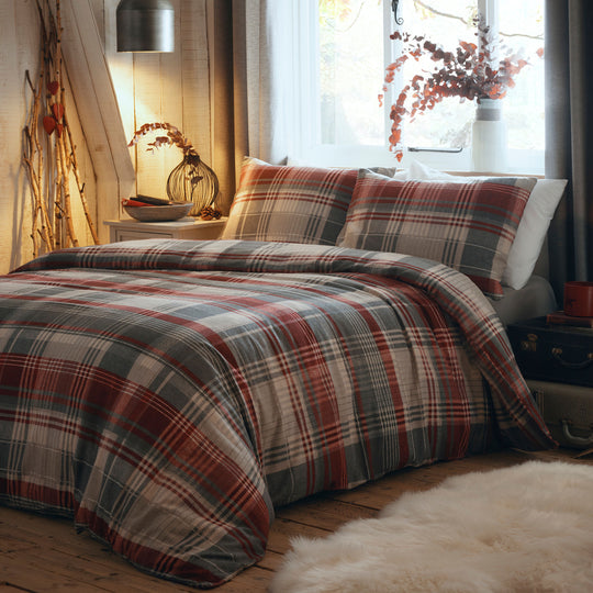 Connolly Duvet Cover Set in Red