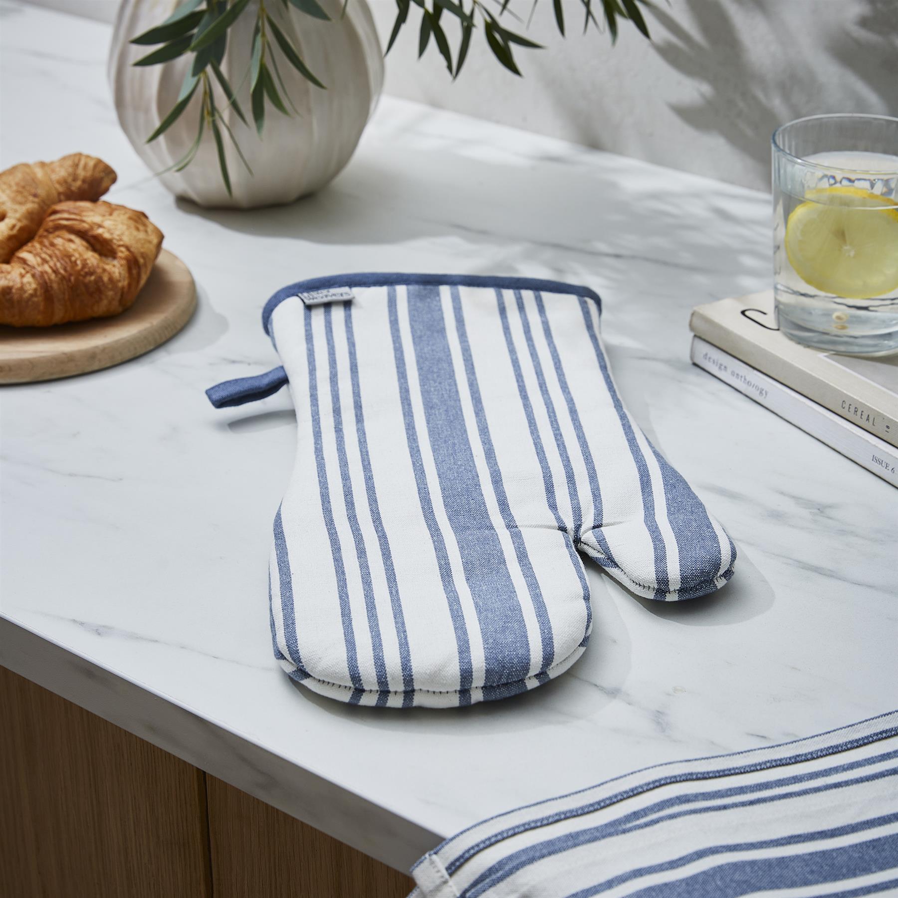 Ulster Weavers Denim Stripe Gauntlet Oven Glove One Size in Blue - Gauntlet Oven Glove - Ulster Weavers